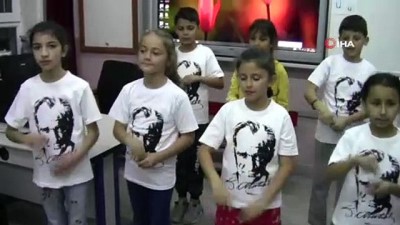 isaret dili -  Öğrenciler, ‘10 Kasım Benim En Büyük Yasım’ şarkısını işaret diliyle seslendirdi  Videosu