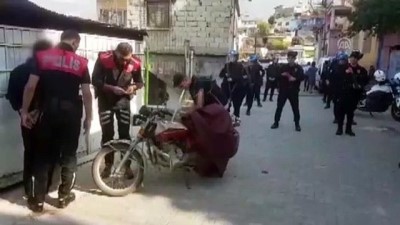 narkotik kopek - Uyuşturucu götürdüğü adreste polislere yakalandı - HATAY Videosu
