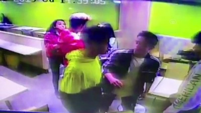 fast food - 'Yan bakma' kavgasını güvenlik görevlisi havaya ateş ederek sonlandırdı - ANKARA Videosu