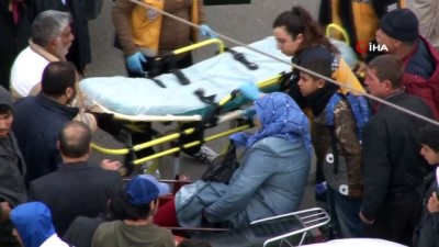 belediye calisani -  Ayağı otomobil ile motosiklet arasında sıkışan kadın dakikalarca kurtarılmayı bekledi  Videosu
