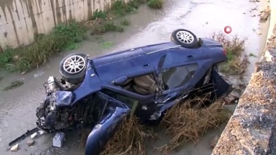  Başakşehir’de tekeri patlayan otomobil su kanalına uçtu