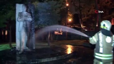 akalan -  Beşiktaş’ta Şairler Parkındaki Melih Cevdet Anday heykeli yakıldı  Videosu