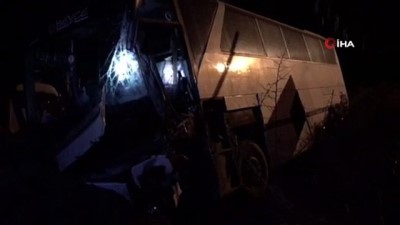yolcu otobusu -  Bursaspor taraftarlarını taşıyan otobüs kaza yaptı: 19 yaralı  Videosu