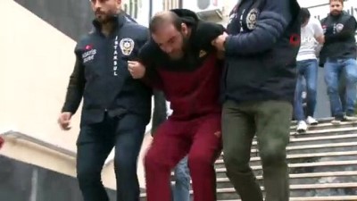  Fener Rum Patriği Bartholomeos'un evine girerek hırsızlık teşebbüsünde bulundukları iddia edilen 5 şüpheli, çıkarıldıkları savcılıkça tutuklama talebiyle nöbetçi sulh ceza hakimliğine sevk edildi.