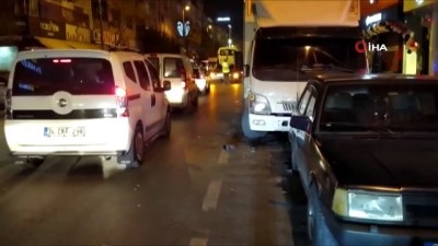 guvenlik onlemi -  Para bozdurmak için yolun karşısına koşan çocuğa otomobil böyle çarptı  Videosu