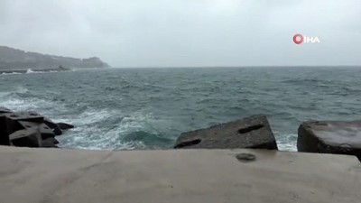  Zonguldak’ta şiddetli fırtına etkili oldu 