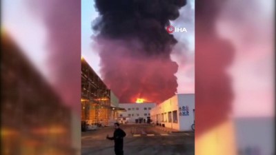  - Barcelona’da Geri Dönüşüm Fabrikasında Yangın 