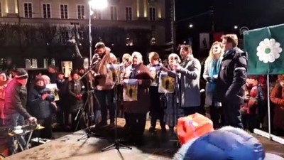 Bosna'daki soykırımı inkar eden Avusturyalı yazar İsveç'te protesto edildi (2) - STOCKHOLM 