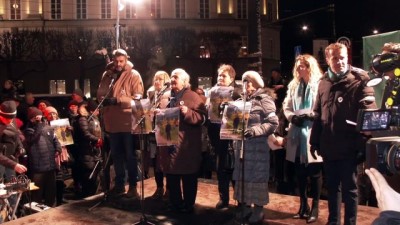 Bosna'daki soykırımı inkar eden Avusturyalı yazar İsveç'te protesto edildi (3) - STOCKHOLM 