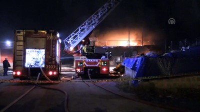 gesi - Demir atölyesinde çıkan yangında iki iş yeri hasar gördü - KAYSERİ  Videosu