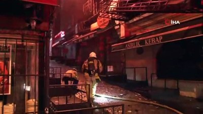  Kadıköy de 5 katlı binanın 4. katı alev alev yandı 