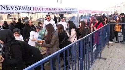 hamsi festivali - Kazandığı tazminatla hamsi şöleninde konser düzenledi - NEVŞEHİR  Videosu