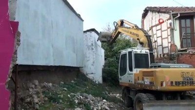  Osmangazi’de bir evin kaçak bölümü yıkıldı 