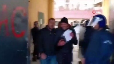 ulalar -  - Cezayir’de seçmenler pusulaları yırttı  Videosu