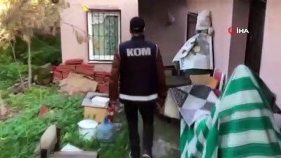 sahte icki -  İzmir'de yılbaşı öncesi sahte içki operasyonu: 90 litre sahte içki ele geçirildi  Videosu