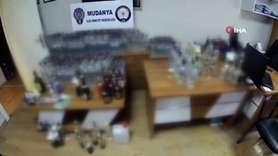 sahte icki -  Mudanya polisinden kaçak içki operasyonu: 310 adet sahte içki ele geçirildi  Videosu