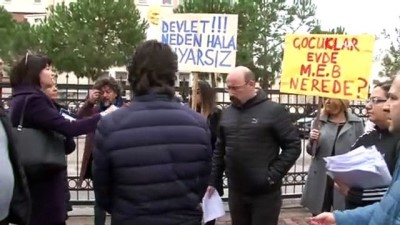 ozel okullar -  Öğretmenleri işi bırakan kolejin velileri, İl Milli Eğitim Müdürlüğü önünde toplandı  Videosu