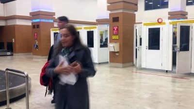 pasaport kontrolu -  Trabzonspor yurda döndü  Videosu