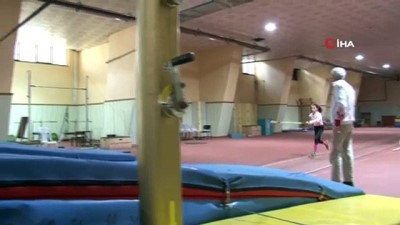 sirikla atlama - Türkiye’de 1.70 atlayan ilk kız çocuğu  Videosu