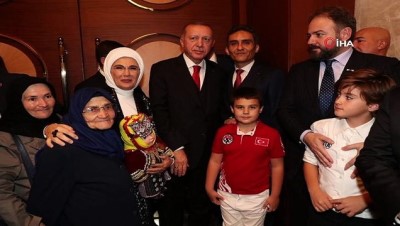 isaf -  85 yaşında okuma-yazma öğrenen Şahizar Teyze’yi Cumhurbaşkanı misafir etti  Videosu