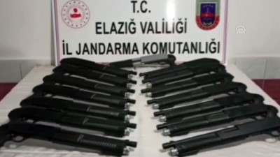 silah ticareti - Elazığ'da 15 kaçak pompalı tüfek ele geçirildi  Videosu