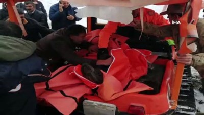 hemzemin gecit -  Kars’ta yük treni ile otomobil çarpıştı: 3 ölü, 3 yaralı  Videosu