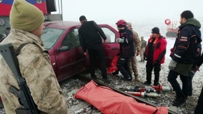 hemzemin gecit -  Kars’ta yük treni ile otomobil çarpıştı: 3 ölü, 3 yaralı  Videosu