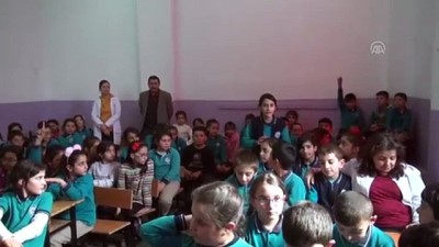 hayvan sevgisi - Karslı çocuklar 'can dostları' ile eğitim yuvalarını paylaşıyor  Videosu