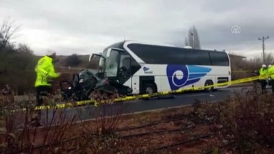 yolcu otobusu - Kırşehir'de yolcu otobüsü ile otomobil çarpıştı: 3 ölü, 1 yaralı  Videosu
