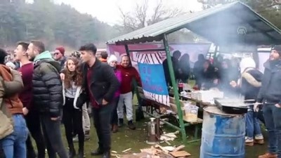 hamsi festivali - Abant'taki hamsi festivalinde öğrencilere 1 ton hamsi ikram edildi - BOLU Videosu