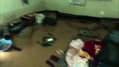 yasli kadin - Evini su basan yaşlı kadın, itfaiye ekiplerinin yardımıyla kurtarıldı (2) - ŞANLIURFA  Videosu