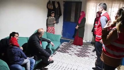 magdur aile - Ağrı'da ihtiyaç sahipleri 'kara kış'ta Türk Kızılay yardımlarıyla ısınıyor  Videosu