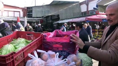 pazarci esnafi -  Bolu’da ihtiyaç sahipleri için halk pazarında yardım tezgahı kuruldu  Videosu