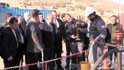 petrol arama -  - Siirt valisi Atik, petrol sahasında incelemelerde bulundu Videosu