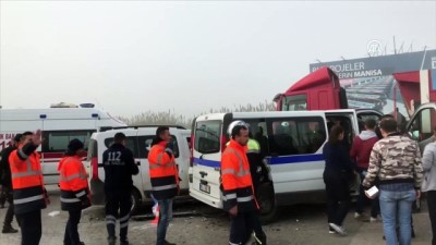 Diyaliz hastalarını taşıyan minibüs, hafif ticari araçla çarpıştı: 8 yaralı - MANİSA 
