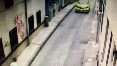ikiz bebekler -  Yabancı uyruklu hırsızlar ikizlerin bebek arabasını böyle çaldı Videosu