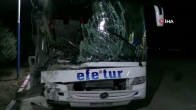 tur otobusu -  Dinar ilçesi yakınlarında otobüs kamyona arkadan çarptı: 10 yaralı  Videosu