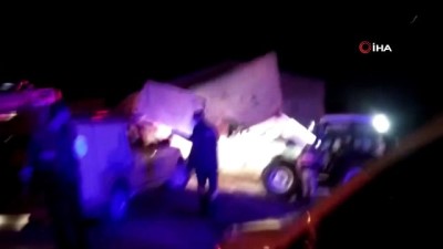 Duvara çarpan kamyonda sıkışan 2 kişi yaralandı