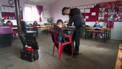 kiz ogrenciler - Köy okullarını gezip öğrencileri tıraş ediyor - ŞANLIURFA  Videosu