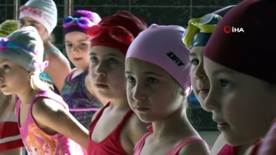 koordinat - Samsun'da 5 yılda 64 bin çocuk yüzme öğrendi  Videosu