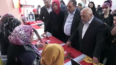 insanlik sucu - Hak-İş Genel Başkanı Arslan'dan Diyarbakır annelerine destek - DİYARBAKIR Videosu