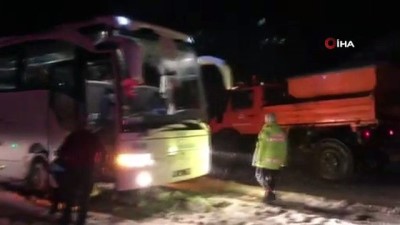futbol takimi -  Kara saplanan ampute futbol takımı otobüsünü AFAD kurtardı  Videosu