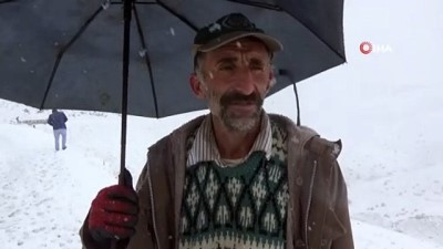 akalan -  Meraya çıkarılan yüzlerce koyun karda mahsur kaldı  Videosu