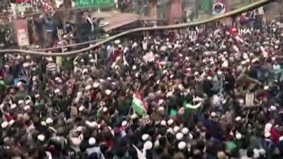  - Hindistan'da tansiyon düşmüyor: 3 ölü
- Vatandaşlık yasasını protesto eden yüzlerce kişiye gözaltı 