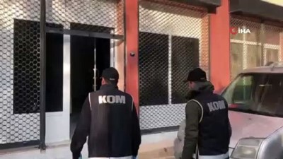 sahte icki -  İzmir'de kaçakçılık operasyonları: 4 kişi gözaltında  Videosu