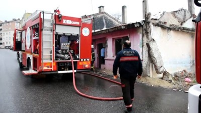 Çorlu'da metruk evde yangın - TEKİRDAĞ