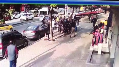 dovme - Otomobilde yanında oturan kadını ağzından bıçakladı - Güvenlik kamerası - ADANA Videosu