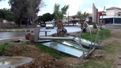 seyyar saticilar -  Şiddetli fırtınada tekneler battı, otobüs durakları yıkıldı, iskeleler çöktü Videosu