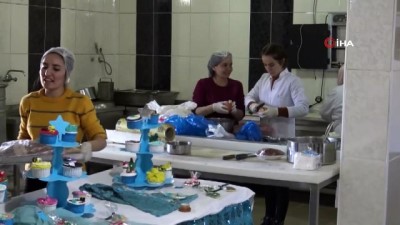 kiz ogrenciler -  Türkiye'nin farklı noktalarından gelen aşçılardan ev hanımlarına hamur işi eğitimi Videosu