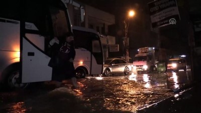 mahsur kaldi - Adana'da sağanak hayatı olumsuz etkiledi  Videosu